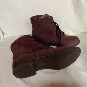 Woman’s Kodiak Waterproof Boots Size  US 11